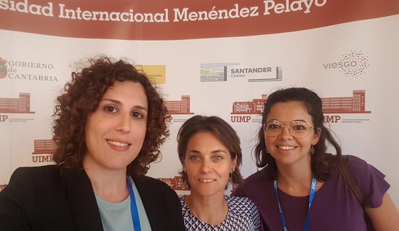 En la foto de dreta a esquerra, Ester Rodríguez cap de l’oficina de projectes del CMRB, Olga Roig, cap de projectes Internacionals del CREAF i Lorena Tomás, cap del departament de projectes recerca de l’ICIQ. Va participar també a la trobada, Arantxa Sanz, Cap del Programa de Recerca del CRM.   